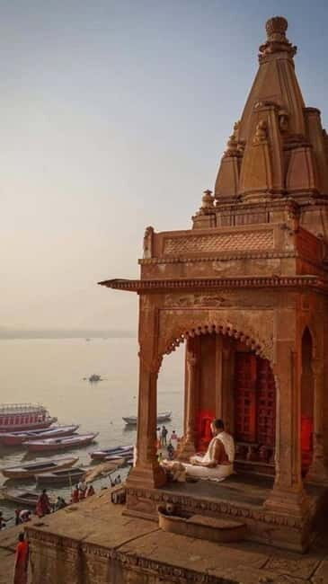 Varanasi: Ancient ghat walk tour with local guide - Durga Kund and the red temple moment (Monkey Temple area)