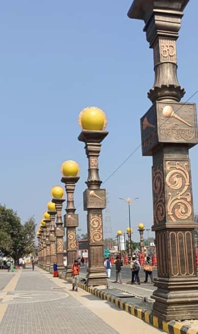 Varanasi: ayodhya day trip tour - Ayodhya guided sightseeing: getting the lay of Rama’s world