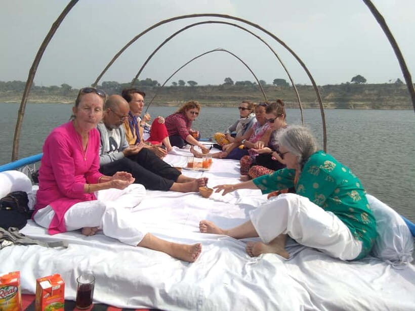 Varanasi Boat & Tour - Food and drinks included: tea, coffee, and a traditional breakfast