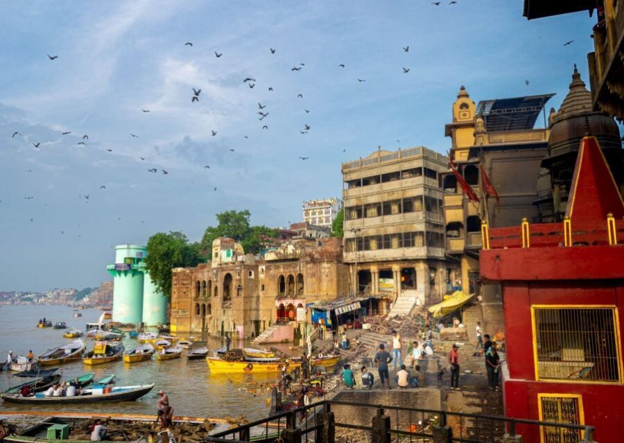 Varanasi: Cycle of Life, Death, and Rebirth Guided Tour - Duration reality: 2 hours on paper, flexible on your feet
