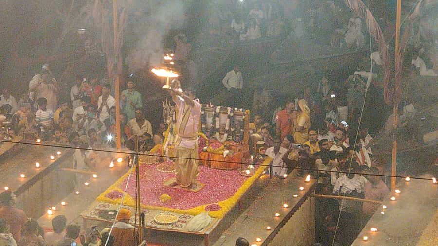 Varanasi: Half-Day City Tour and Evening Aarti (Worship) - Practical tips: clothing, shoes, and respectful viewing