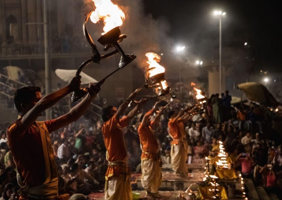 Varanasi: Mysticism Tour with Boat Ride & Ganga Aarti - Walking into the evening at the Ganges’ edge