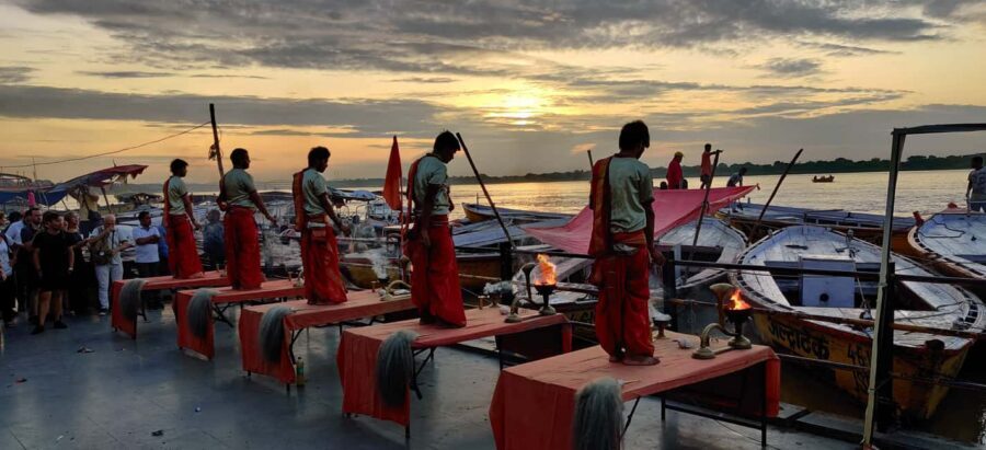 Varanasi & Sarnath: Full-Day Tour with Ganges Boat Ride - Old City Ghats and Temples: What to Watch for on the Street-Level Route