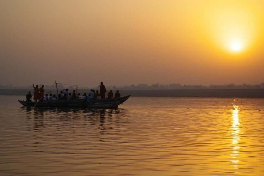 Varanasi Sunrise Tour with Ganga Aarti & Free Boat Ride - Languages and group style: who it suits best