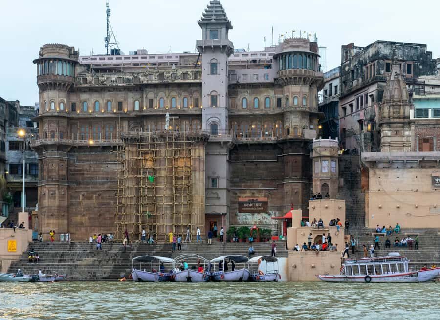 Varanasi: Sunrise walking tour with Chai & Arti Ceremony - Traditional chai and the start of your ghat story