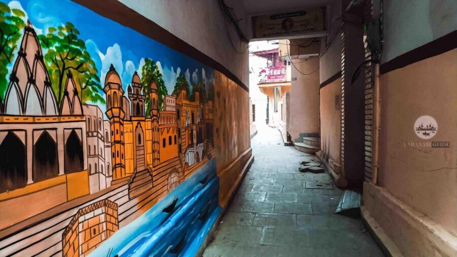 Varanasi Walking and Heritage Tour - Walking Into Shri Kashi Vishwanath Temple: Corridor Views and Small Details