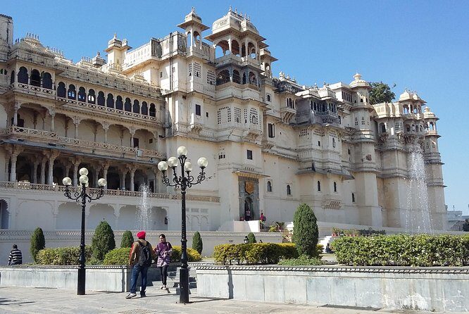 Walking Guided tour in Udaipur - Stop-by-stop: the route that builds a clear Udaipur story